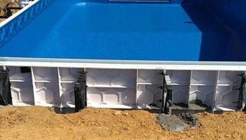 Liner in waiting on water